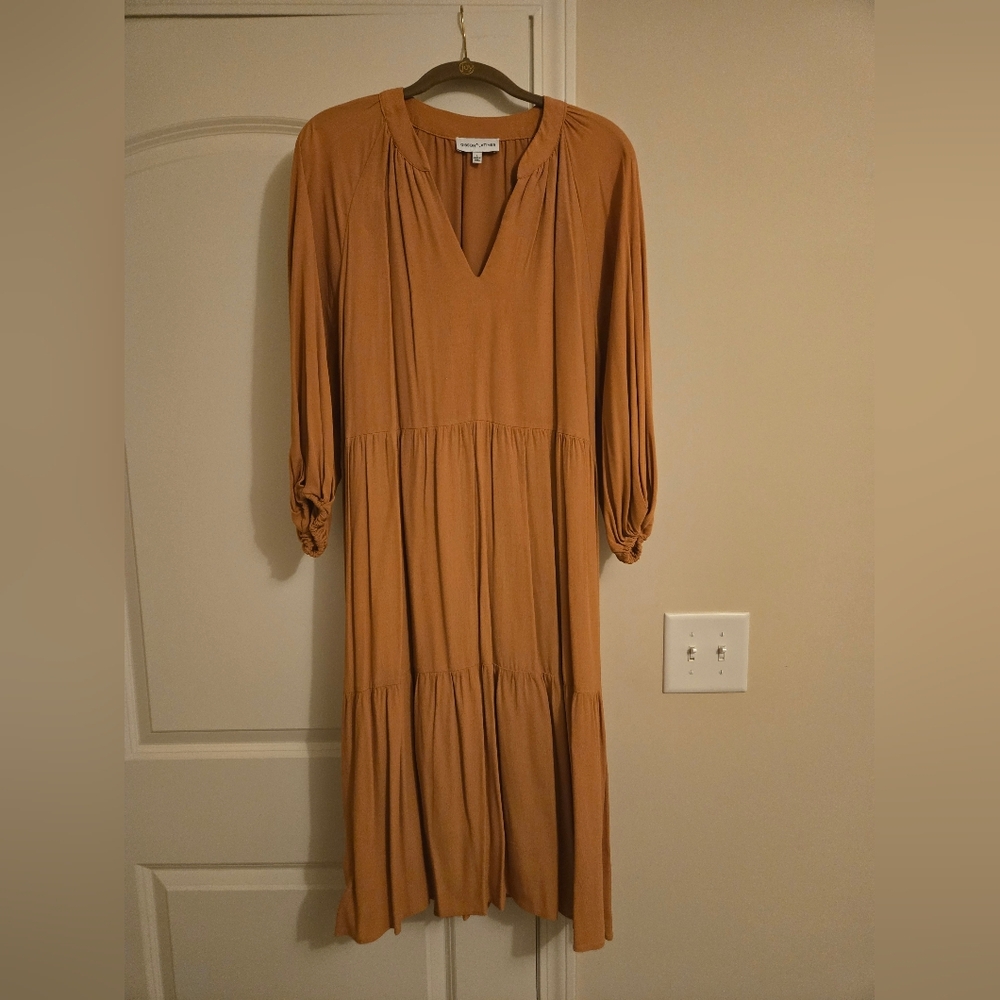 Elegant Gold Midi Dress